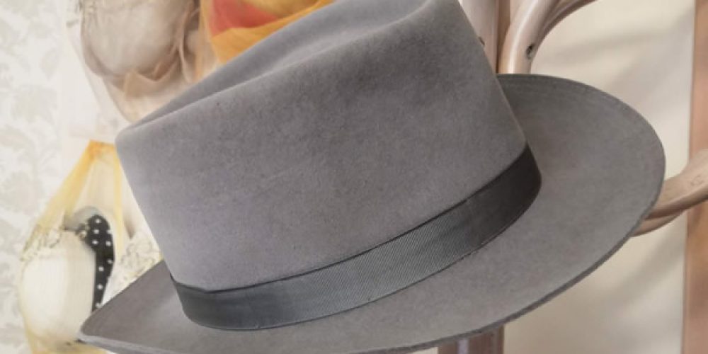Šedý klobouk Al Capone