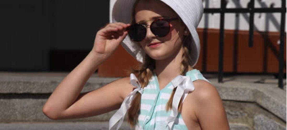 Dětské světle-zelené plavky proužek-puntík