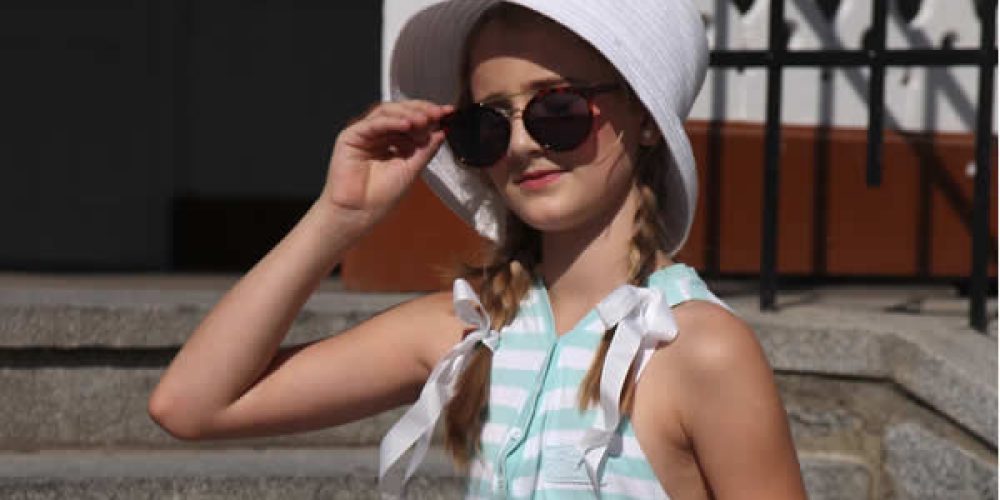 Dětské světle-zelené plavky proužek-puntík