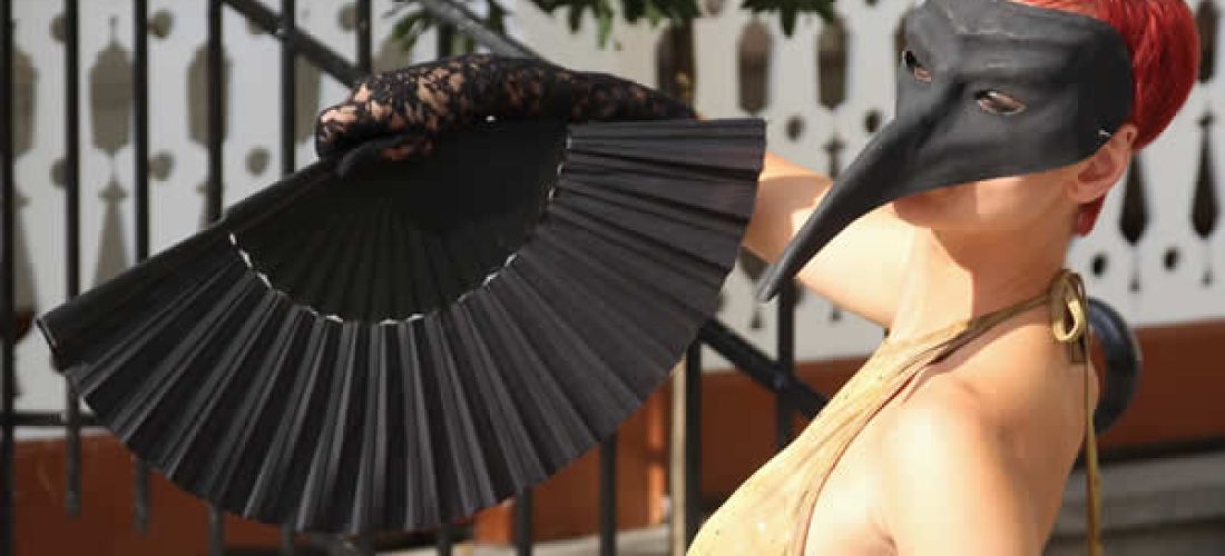 Zlatý overal se třpytkami