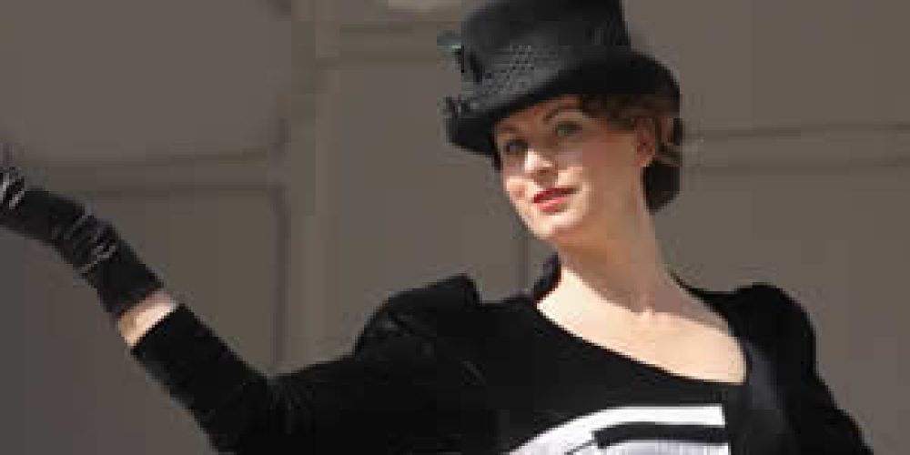 Sametové černé šaty „Piano“