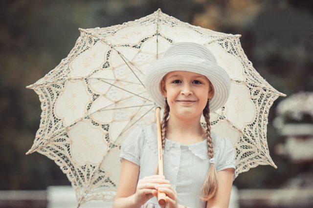 Bílorůžové šaty (20. – 30.&nbsp;léta)