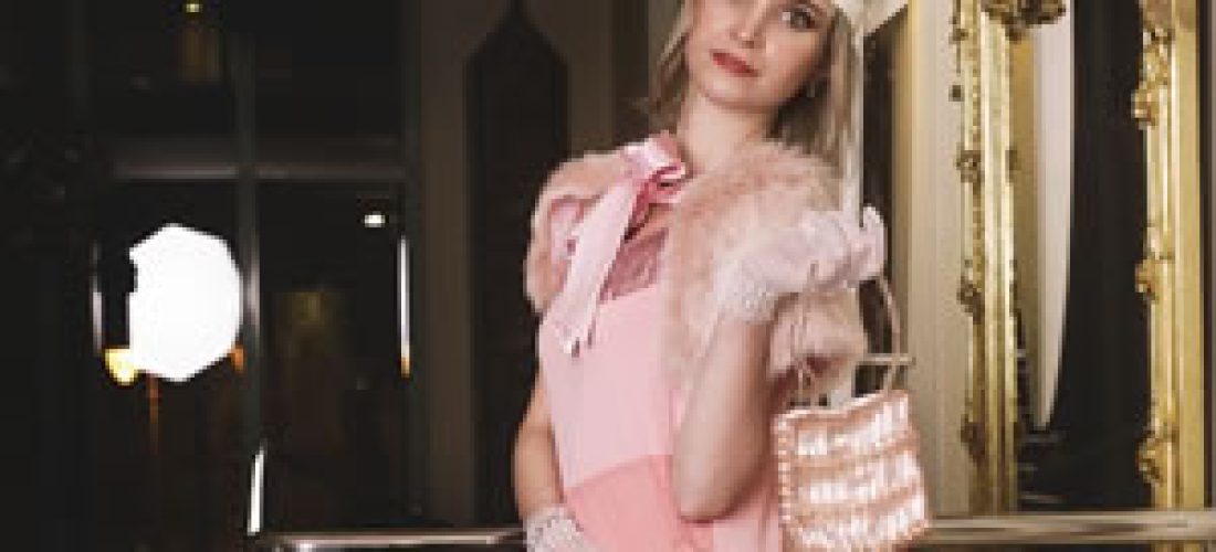 Starorůžové charlestonové šaty (20. léta)