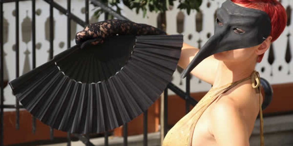 Zlatý overal se třpytkami