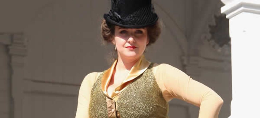 Zlatý třásňový kostým – sukně + halena