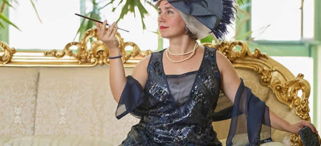 Éterické šaty s&nbsp;kosmickým půvabem (20.&nbsp;léta)