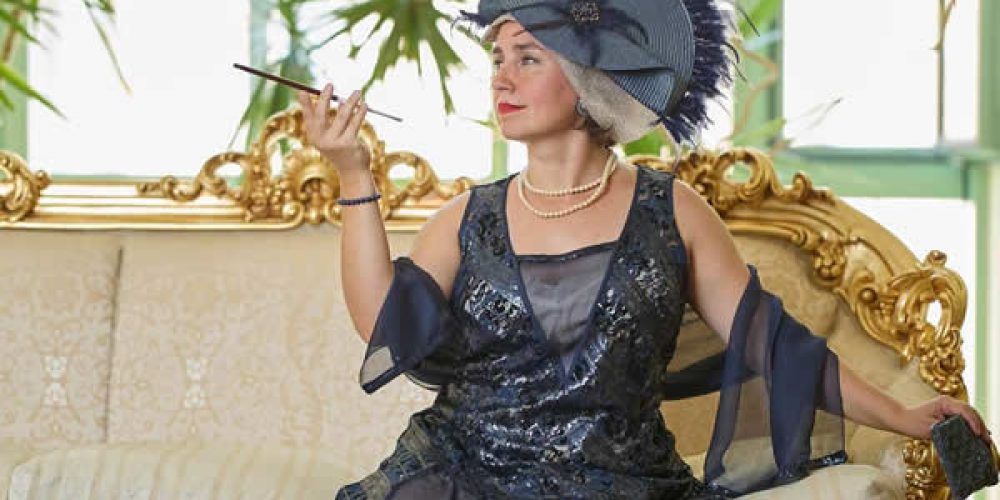 Éterické šaty s&nbsp;kosmickým půvabem (20.&nbsp;léta)