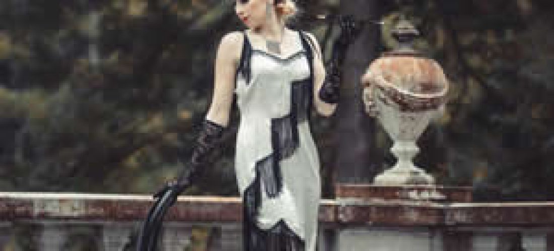 Bílé párty flapper s&nbsp;třásněmi (20.&nbsp;léta)