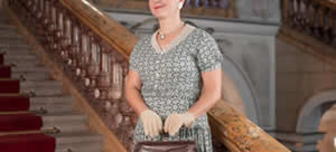 Zelenkavé letní šaty s&nbsp;límečkem a&nbsp;drobnými kvítky (40.&nbsp;léta)