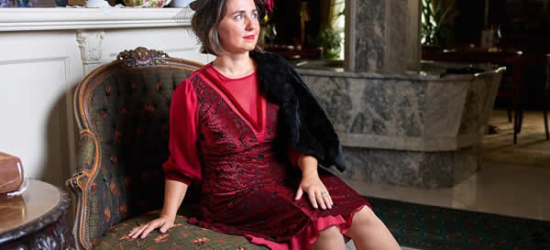 Rubínová romance v&nbsp;devoré (30.&nbsp;léta)