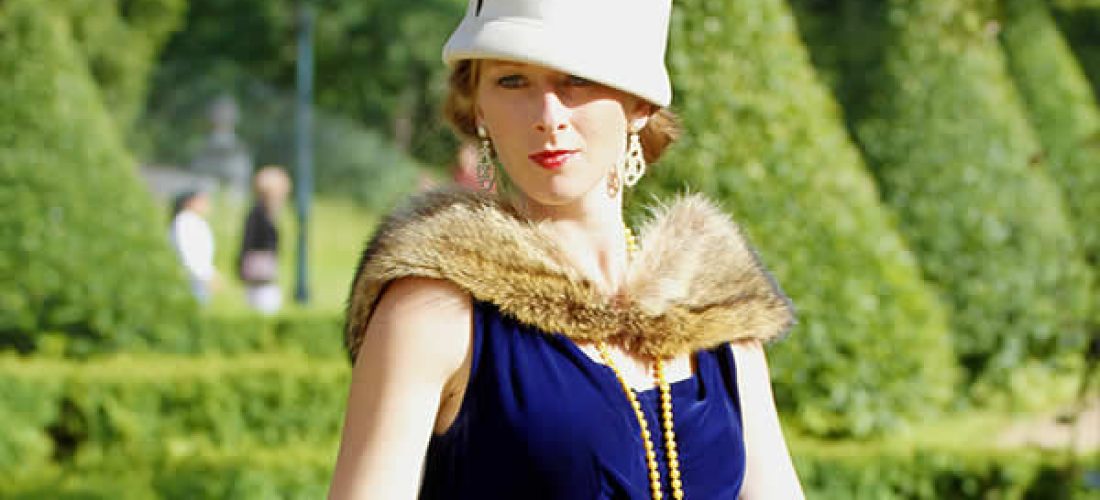 Sametky v&nbsp;královské modři (20.&nbsp;léta)