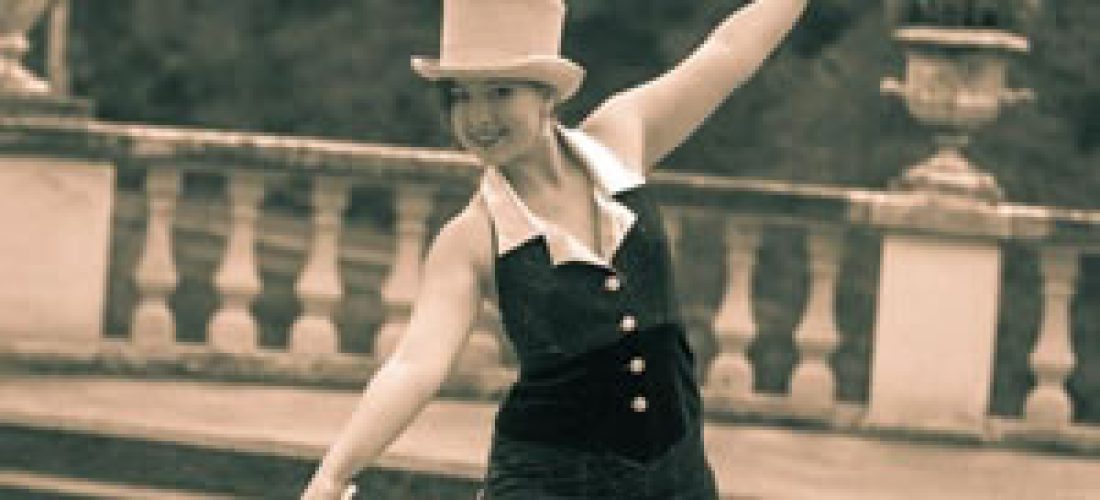 Černo-stříbrný kostým (sukně s&nbsp;vestičkou)