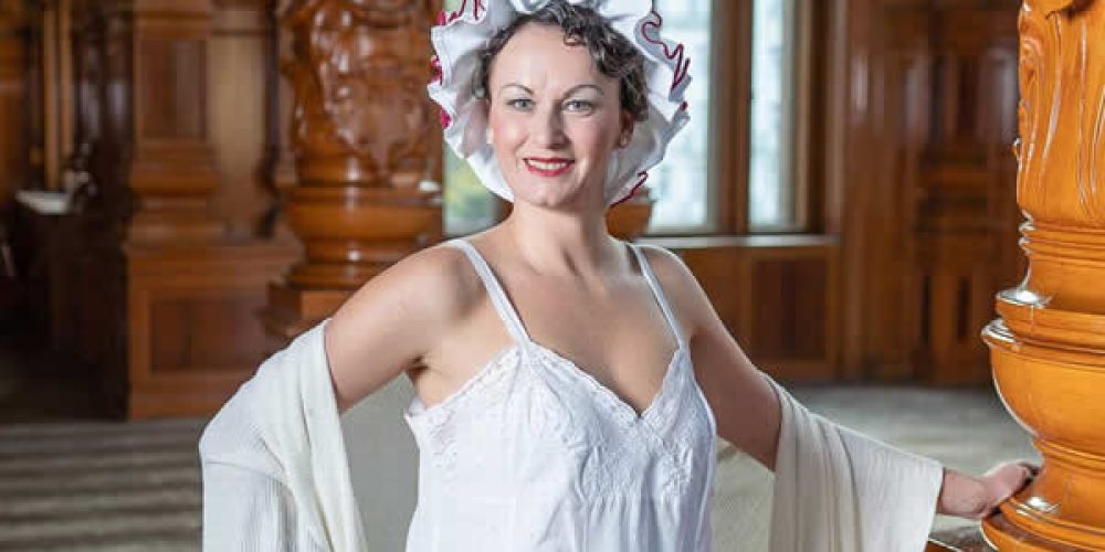 Historická noční babiččina košilka