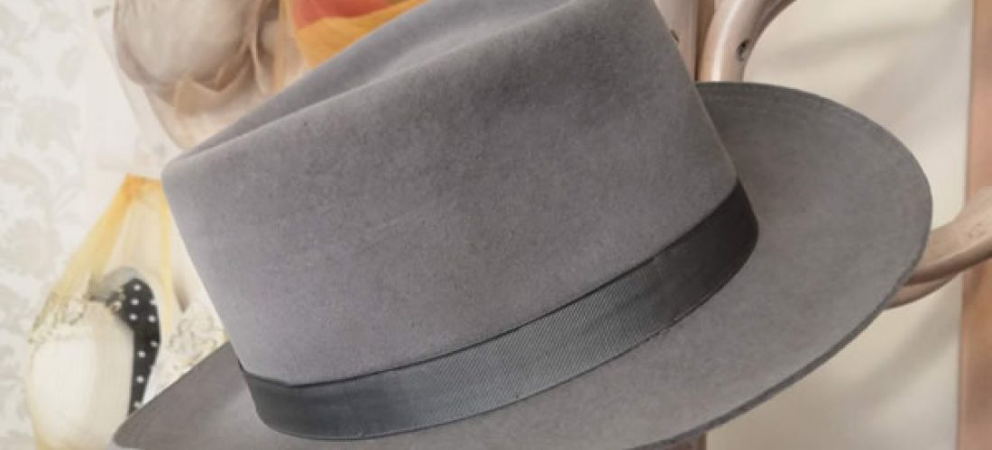 Šedý klobouk Al Capone