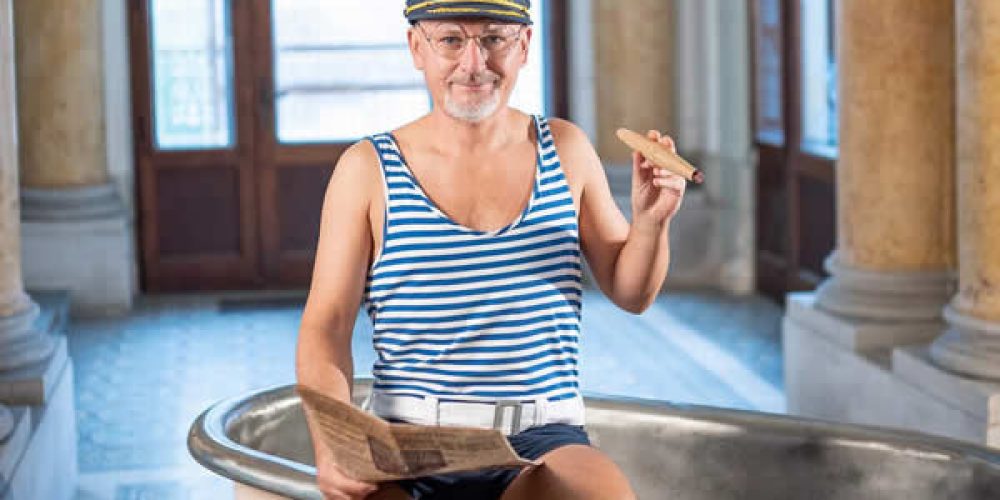 Pánské proužkované dobové plavky s&nbsp;páskem